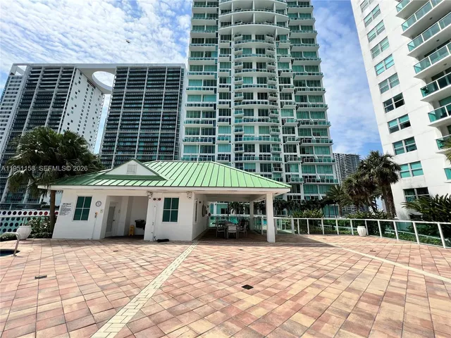 $3,000 | 31 Southeast 5th Street, Unit 3009, Miami, FL 33131