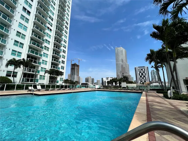 $3,000 | 31 Southeast 5th Street, Unit 3009, Miami, FL 33131