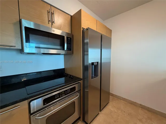 $3,000 | 31 Southeast 5th Street, Unit 3009, Miami, FL 33131