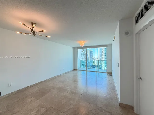 $3,000 | 31 Southeast 5th Street, Unit 3009, Miami, FL 33131