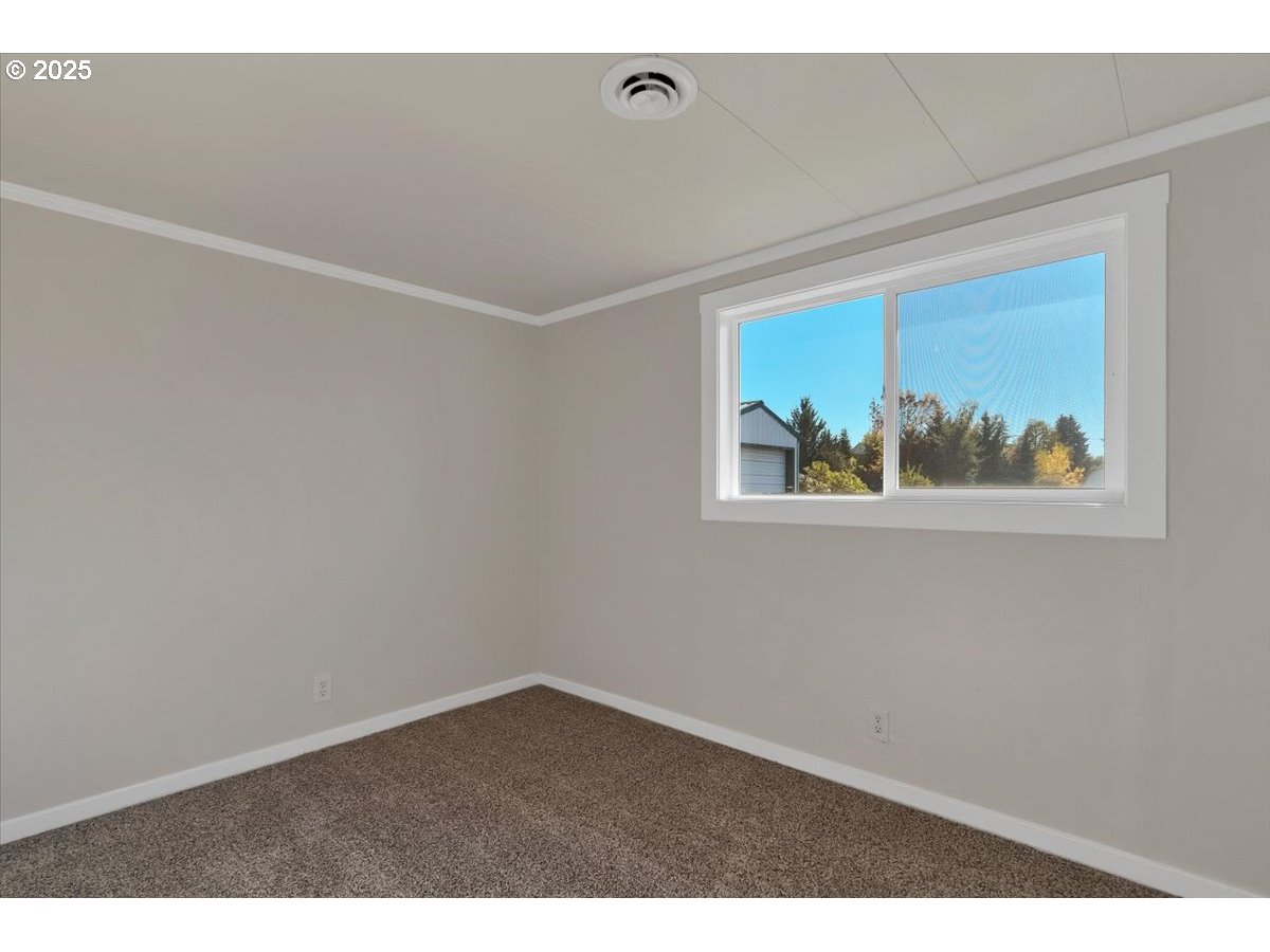 204 South 3rd Street Carlton, OR 97111 - Photo 24 of 38