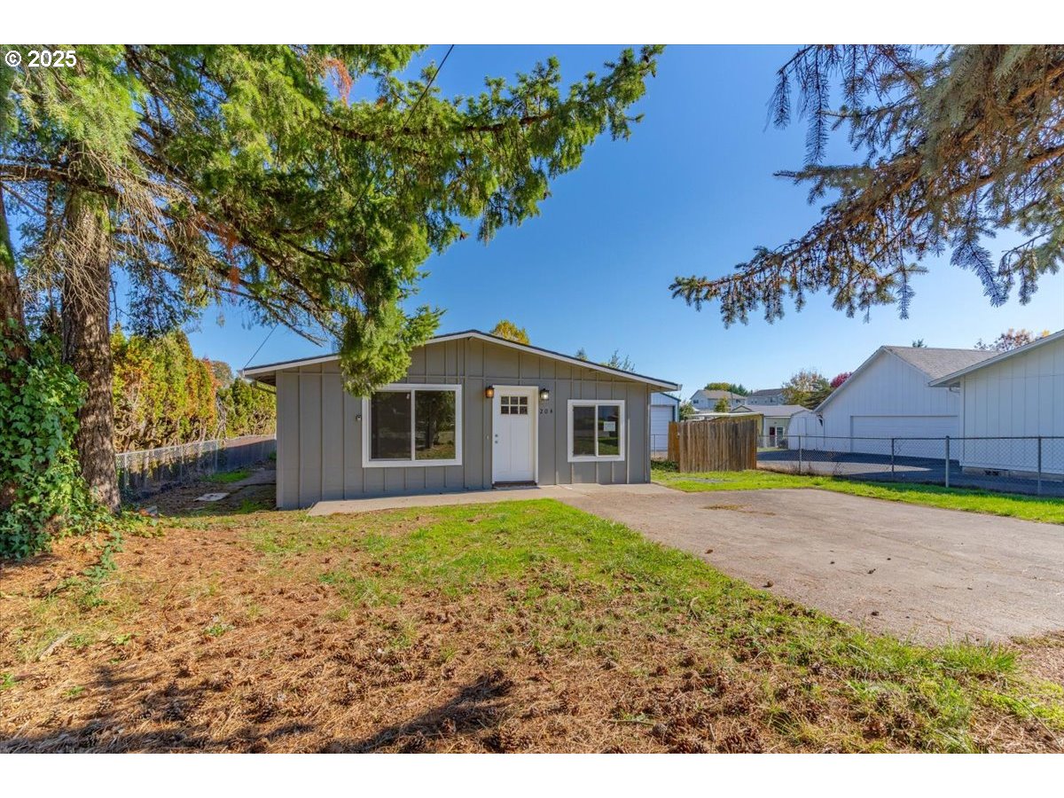 204 South 3rd Street Carlton, OR 97111 - Photo 5 of 38