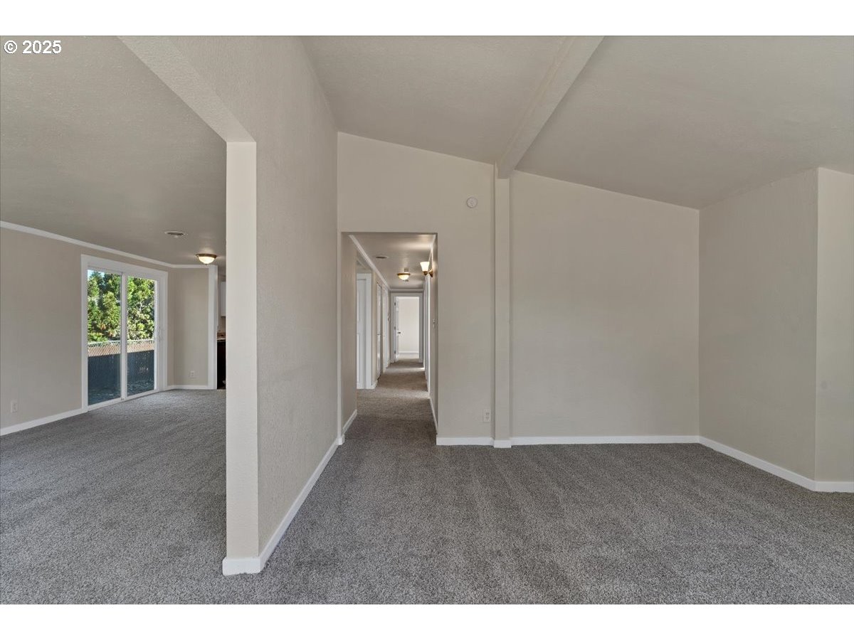 204 South 3rd Street Carlton, OR 97111 - Photo 7 of 38