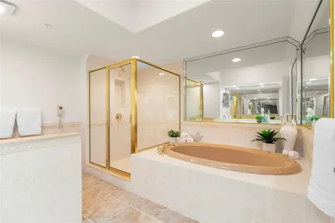 $879,000 | 1695 Pinellas Bayway South, Unit D1, Tierra Verde, FL 33715