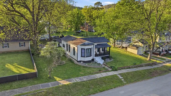 $305,000 | 306 Pine Avenue, South Pittsburg, TN 37380