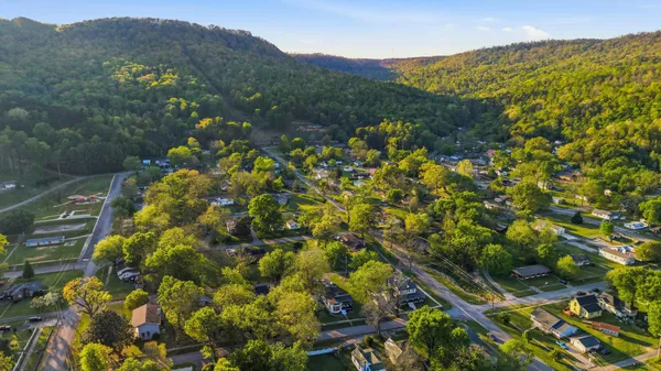 $305,000 | 306 Pine Avenue, South Pittsburg, TN 37380