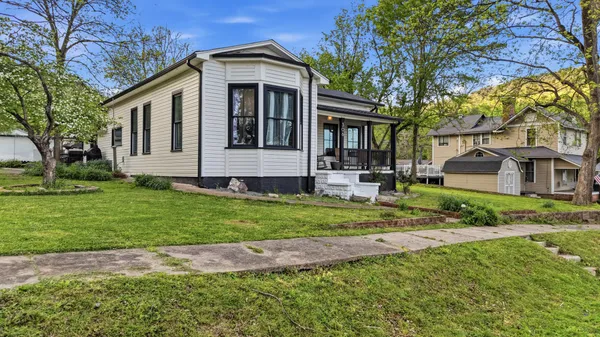 $305,000 | 306 Pine Avenue, South Pittsburg, TN 37380