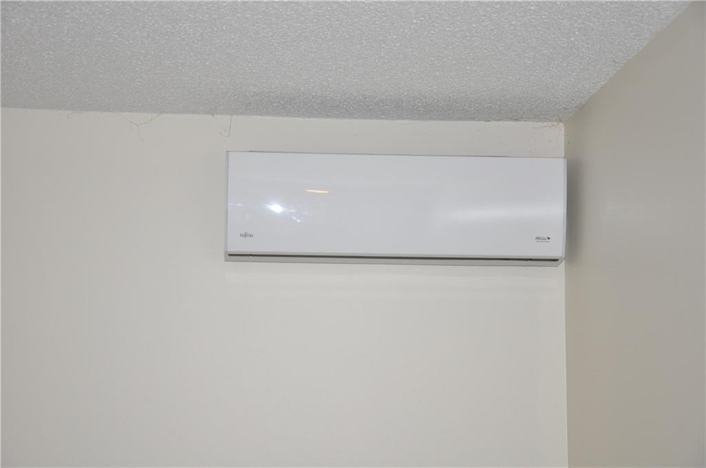 35 South Ridge Road Palmyra, ME 04965 - Photo 5 of 27 Heat pump in living room