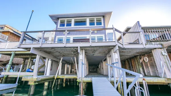 a view of small yard in front of house