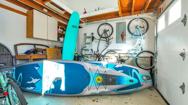 a view of an entryway with a livingroom