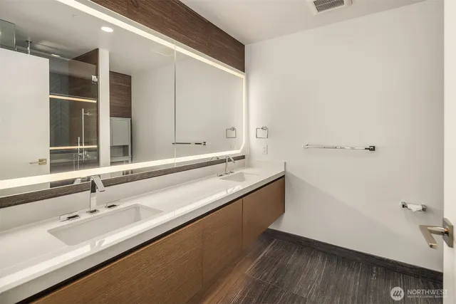 a en suite bathroom with a sink and a mirror