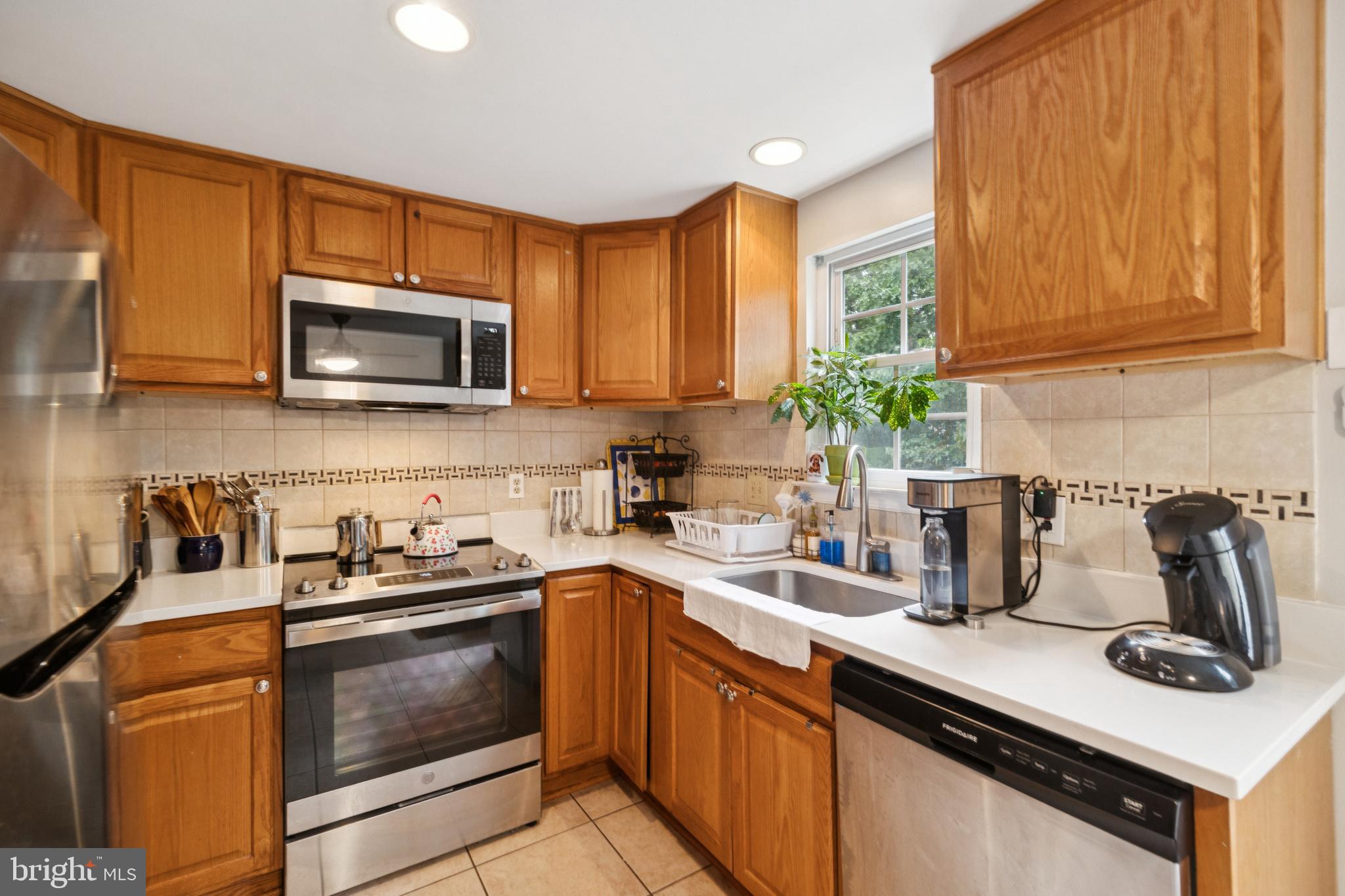 8510 Braxted Lane Manassas, VA 20110 - Photo 5 of 19