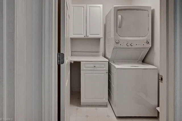 $479,900 | 104 Willowbrook Drive, Thomasville, NC 27360