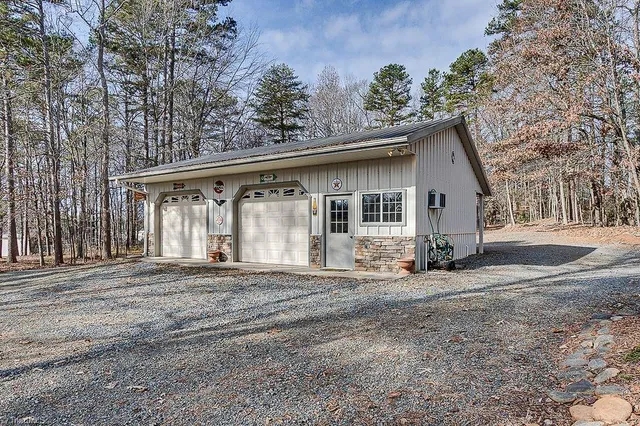 $479,900 | 104 Willowbrook Drive, Thomasville, NC 27360