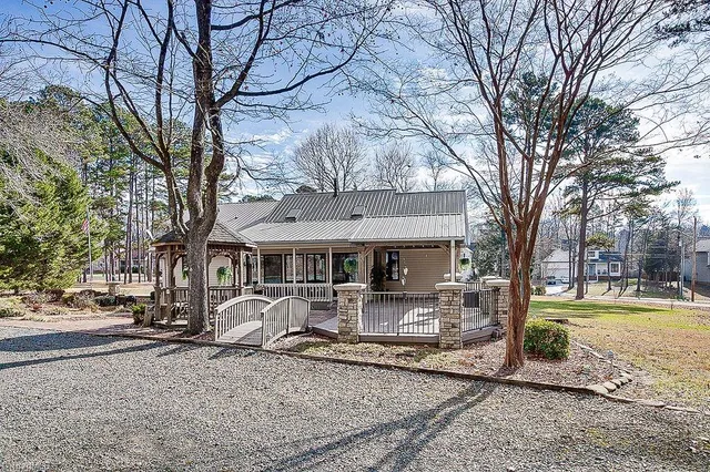 $479,900 | 104 Willowbrook Drive, Thomasville, NC 27360