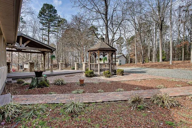 $479,900 | 104 Willowbrook Drive, Thomasville, NC 27360