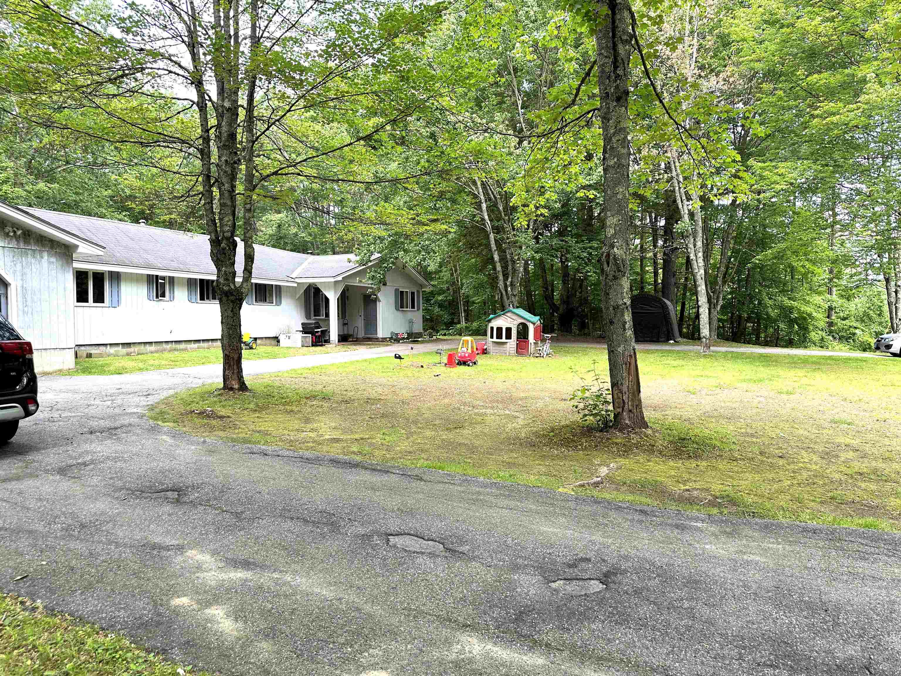 405 Pickering Road Rochester, NH 03839 - Photo 2 of 21