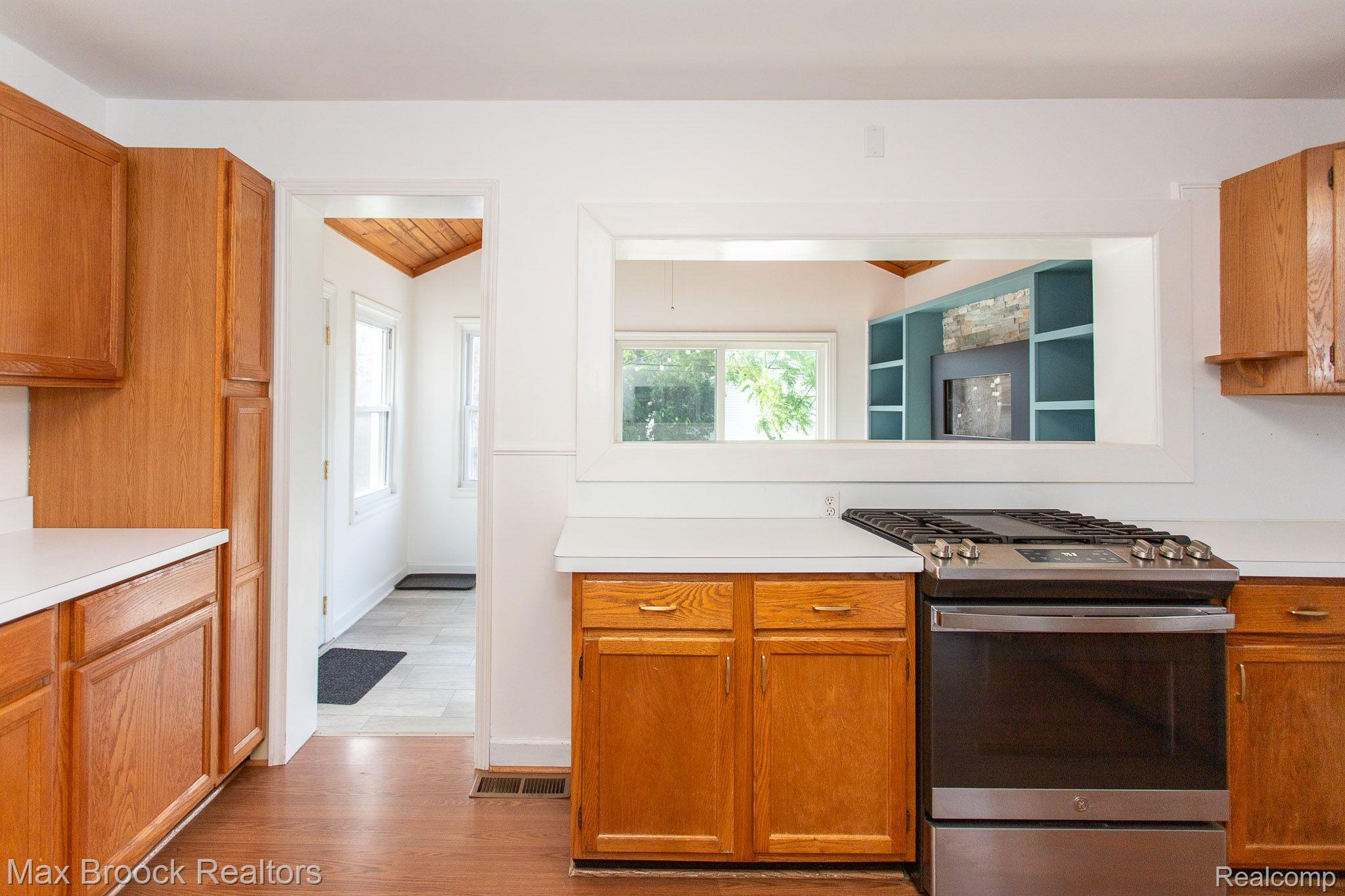2182 Cambridge Road Berkley, MI 48072 - Photo 10 of 45 Gallery Image 10