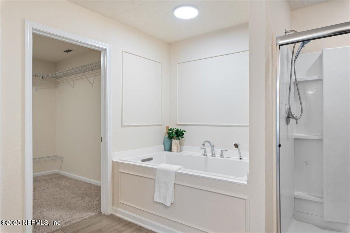 88 North Hamilton Springs Road St. Augustine, FL 32084 - Photo 34 of 73 a bathroom with a bathtub sink vanity and mirror