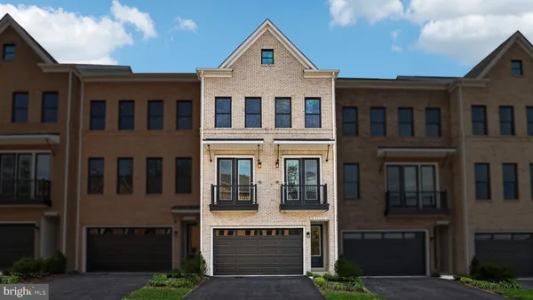 $876,990 | 42200 Shining Star Square, Unit HOMESITE 4533, Ashburn, VA 20148