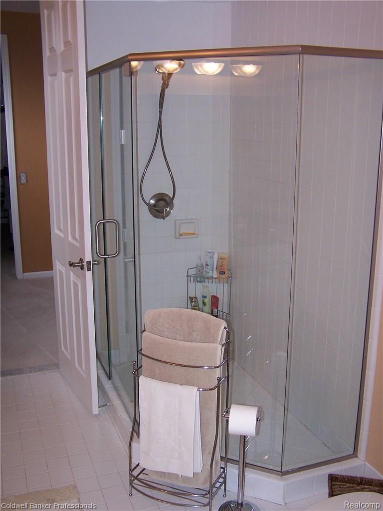 4528 Ascot Court Rochester, MI 48306 - Photo 14 of 34 Master bath 2
