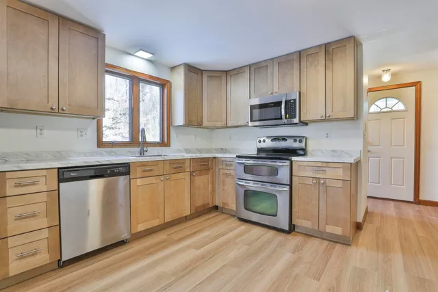 $550,000 | 12 Beaver Lake Road, Derry, NH 03038