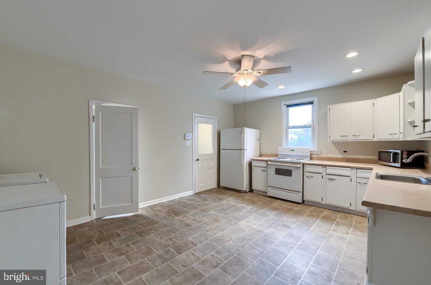 109 Main Street Delran, NJ 08075 - Photo 9 of 23 Gallery Image 9