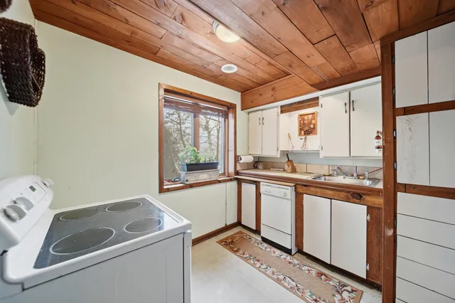 $619,900 | 169.5 Pine Hill Lake Drive, Horton, MI 49246