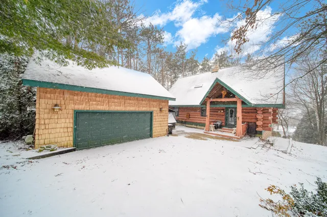 $619,900 | 169.5 Pine Hill Lake Drive, Horton, MI 49246