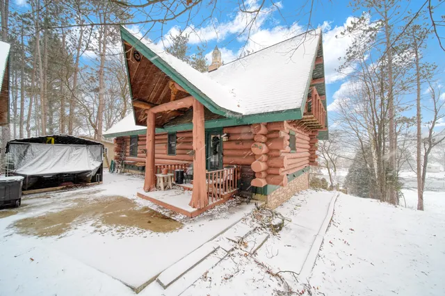 $619,900 | 169.5 Pine Hill Lake Drive, Horton, MI 49246