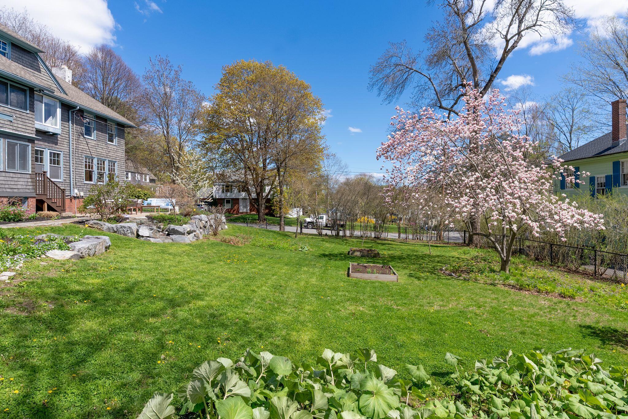 160 Craigie Street Portland, ME 04102 - Photo 21 of 73 Lawn & Landscape