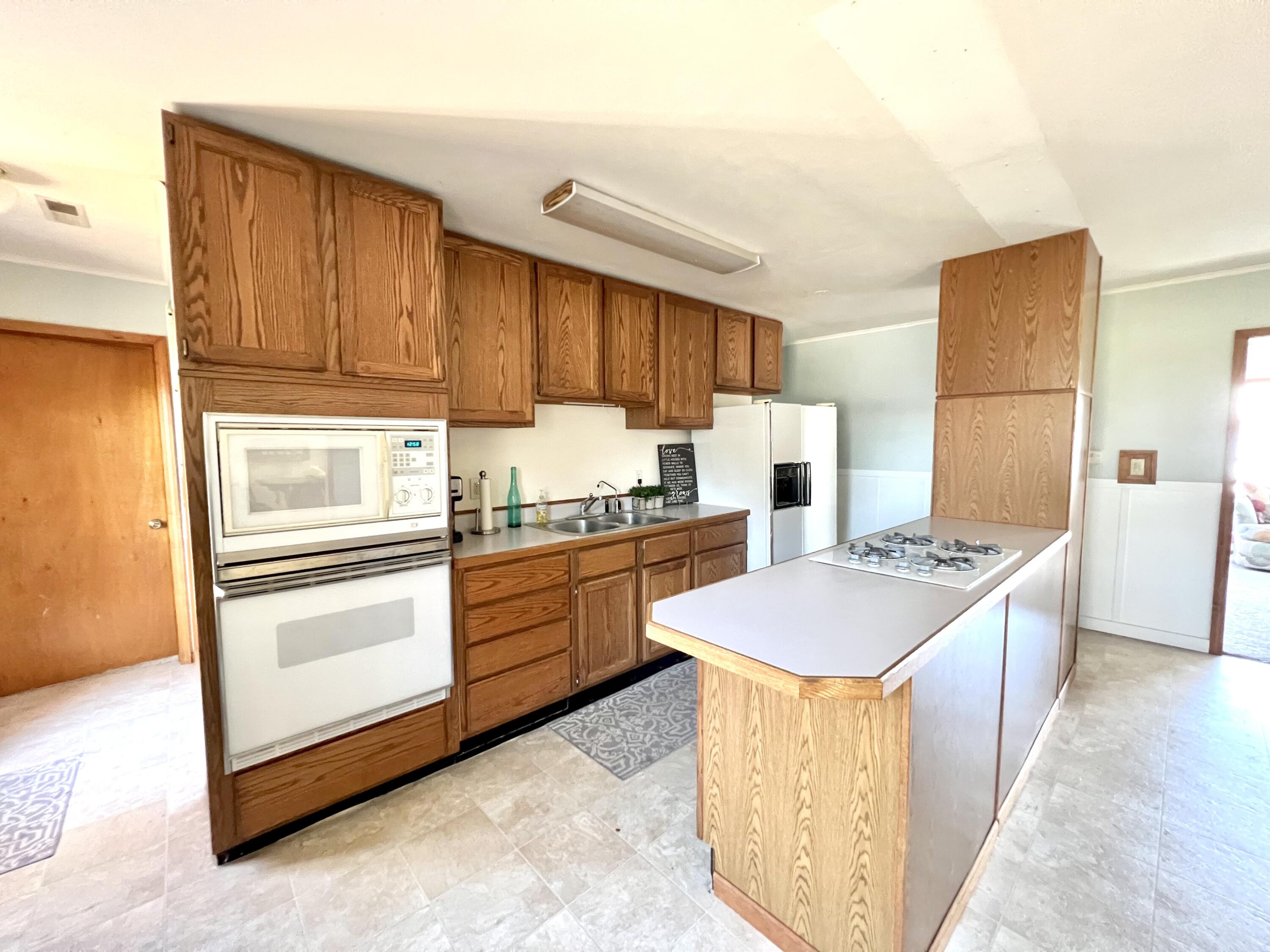 910 West Shore Road Bronson, MI 49028 - Photo 7 of 23 A7A07080-CE5E-43F7-A7DA-FF47BF8BDF61