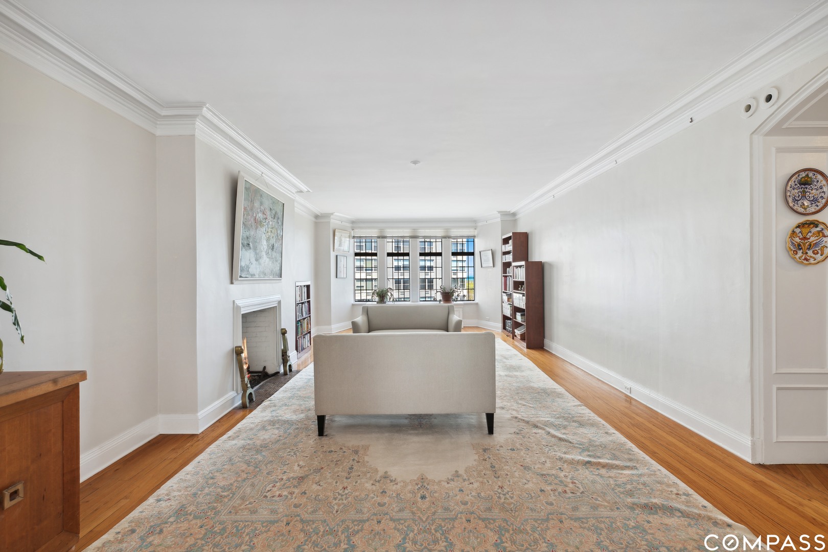 Undisclosed Address Chicago, IL 60613 - Photo 3 of 19 a living room with furniture and a couch