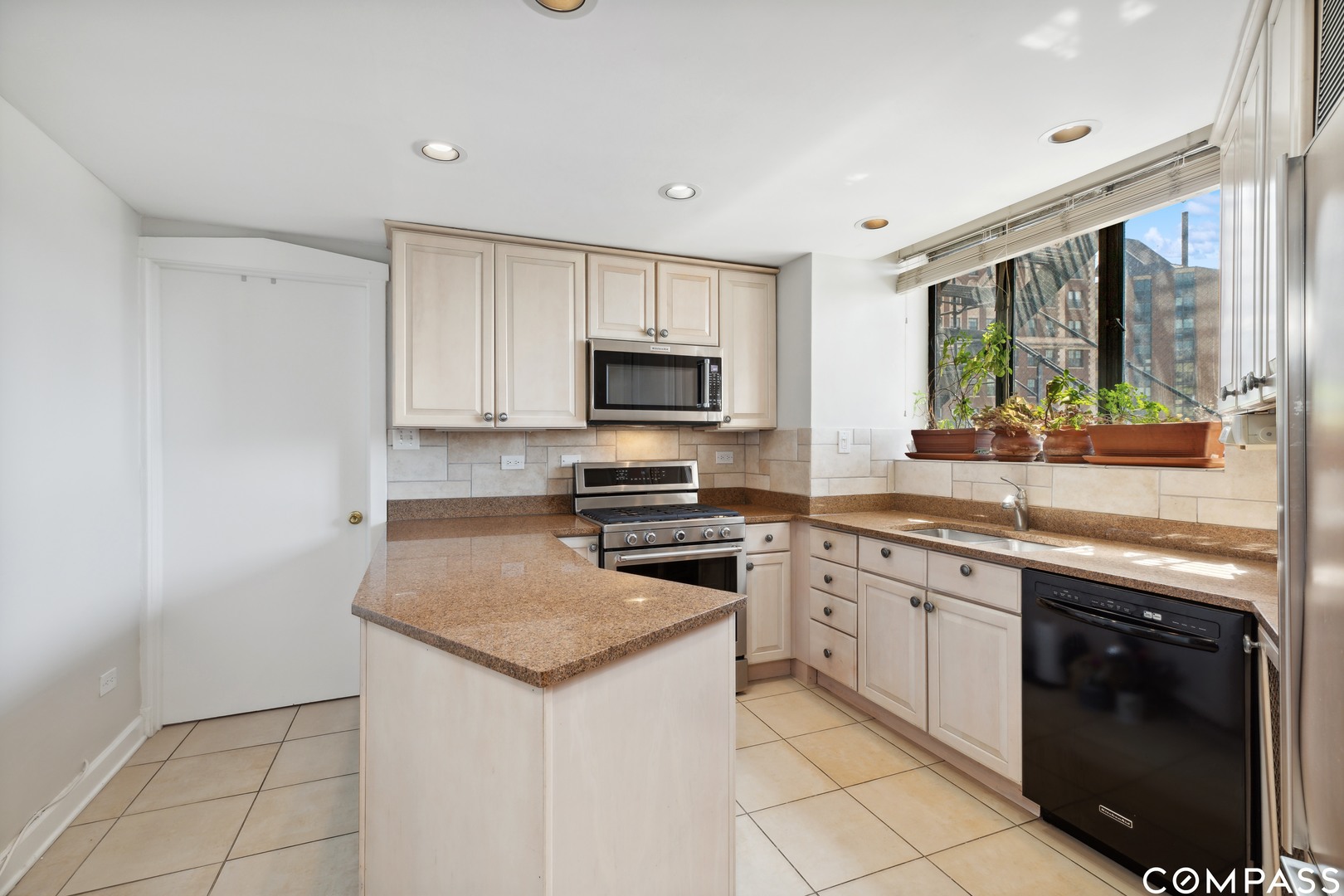 Undisclosed Address Chicago, IL 60613 - Photo 8 of 19