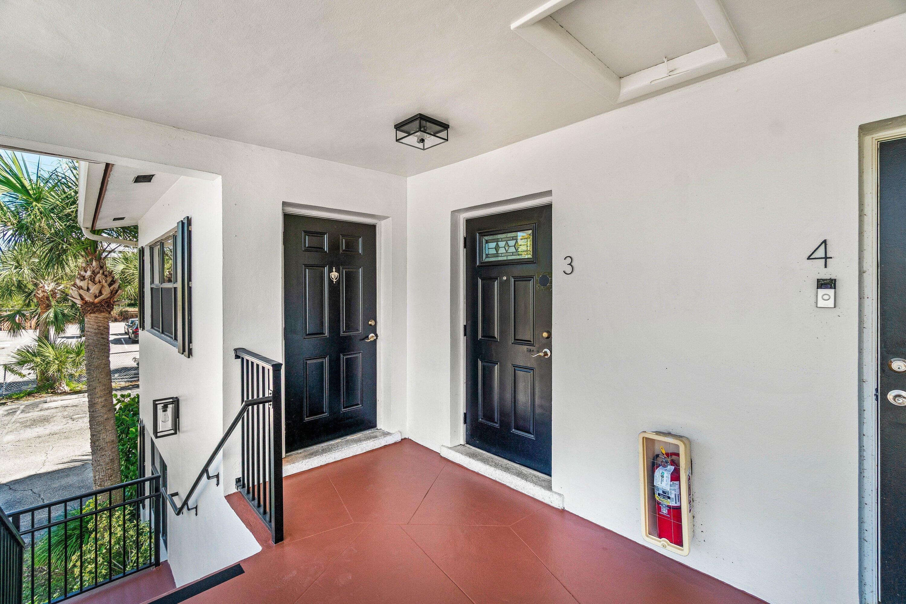 200 Southwest 7th Street, Unit 3 Boca Raton, FL 33432 - Photo 3 of 34 Entry