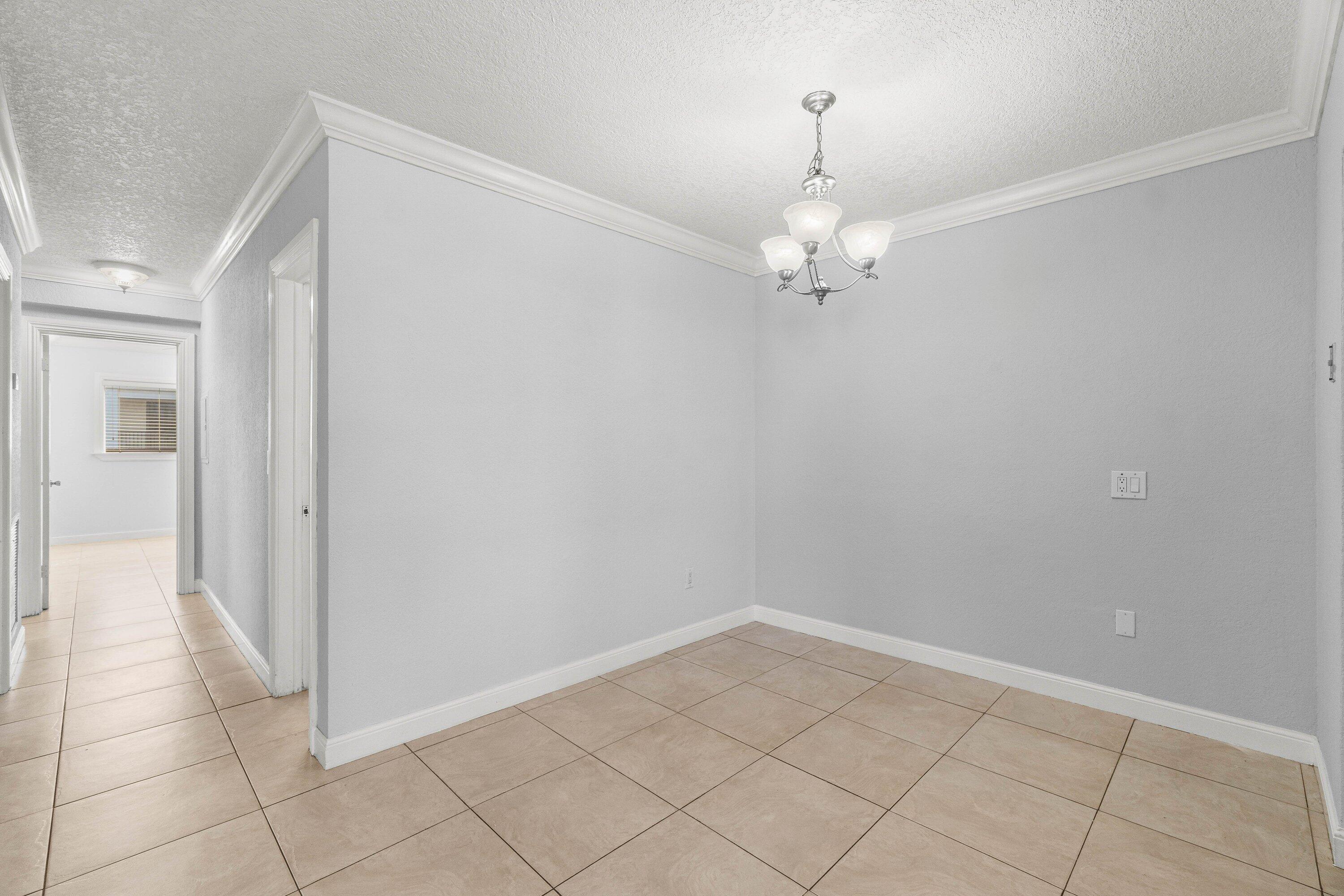200 Southwest 7th Street, Unit 3 Boca Raton, FL 33432 - Photo 8 of 34 Dining area