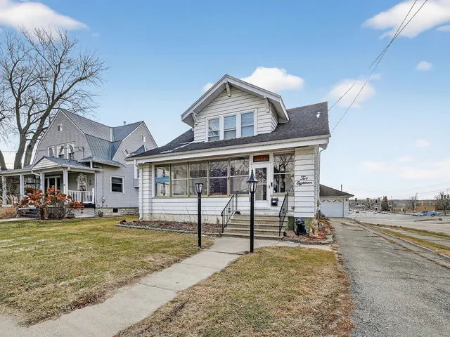 $149,900 | 218 Lincoln Highway, Dixon, IL 61021