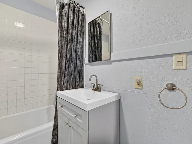 $149,900 | 218 Lincoln Highway, Dixon, IL 61021