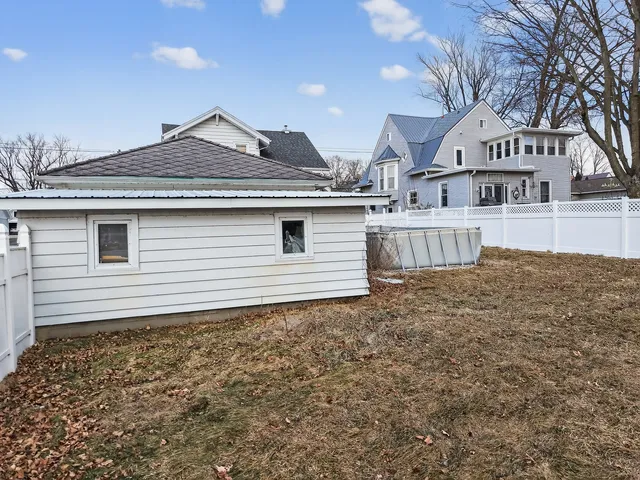 $149,900 | 218 Lincoln Highway, Dixon, IL 61021