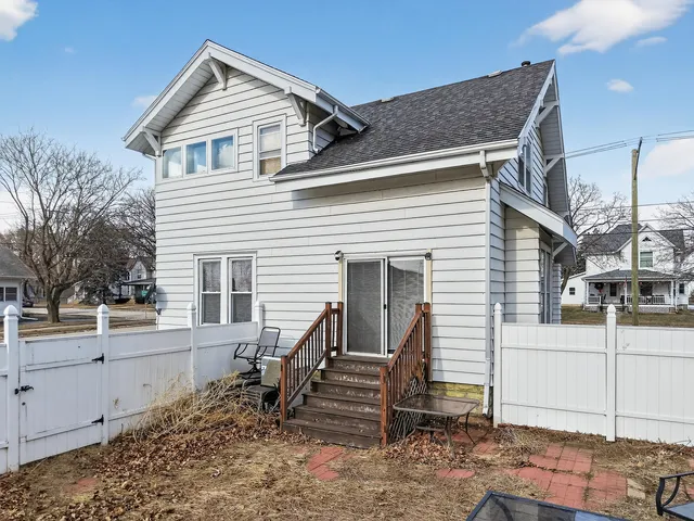 $149,900 | 218 Lincoln Highway, Dixon, IL 61021