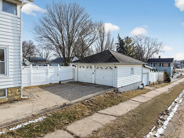 $149,900 | 218 Lincoln Highway, Dixon, IL 61021