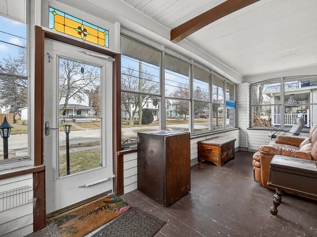 $149,900 | 218 Lincoln Highway, Dixon, IL 61021