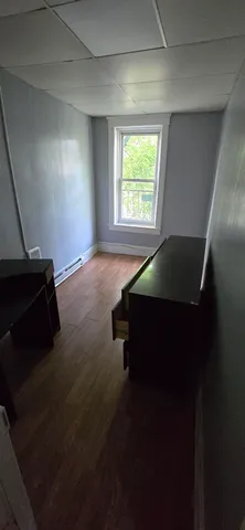 a room with window and air conditioner