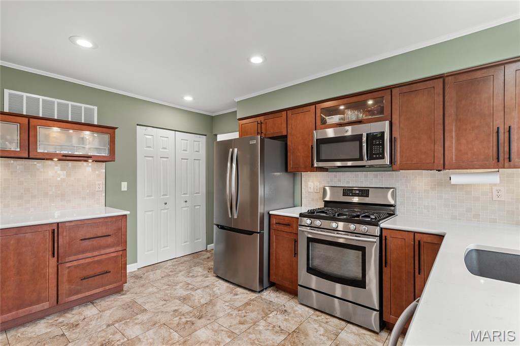 318 Statewood Drive Ballwin, MO 63021 - Photo 13 of 45