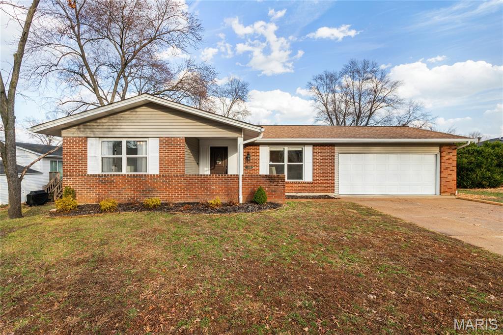 318 Statewood Drive Ballwin, MO 63021 - Photo 2 of 45