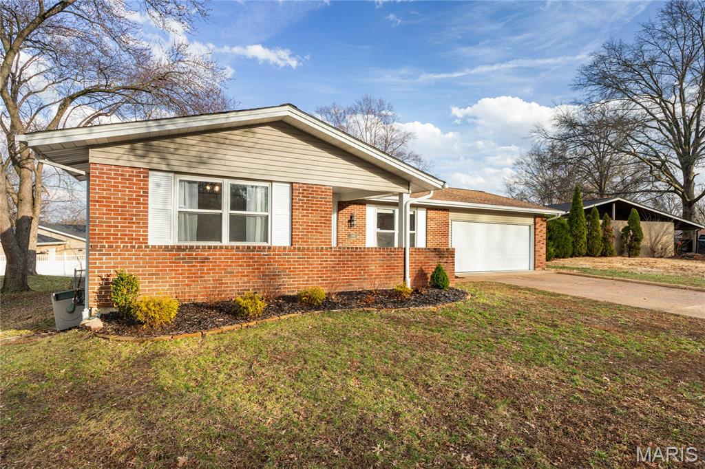 318 Statewood Drive Ballwin, MO 63021 - Photo 3 of 45