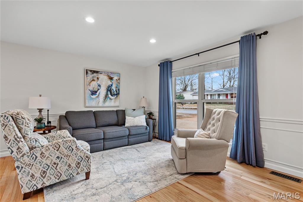 318 Statewood Drive Ballwin, MO 63021 - Photo 9 of 45