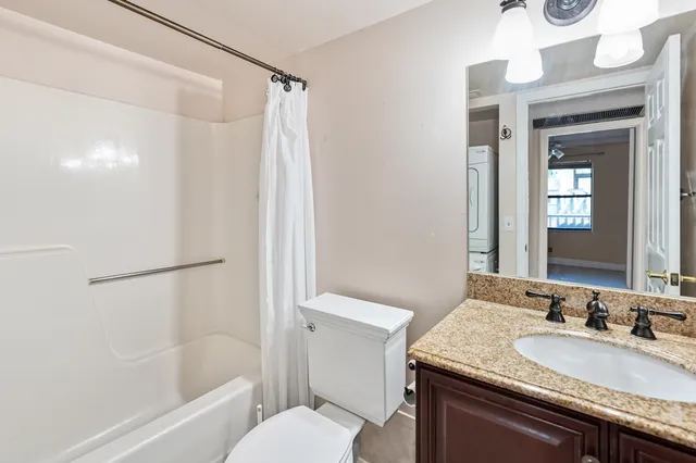 $1,690 | 7091 Golf Colony 203 Ct Lake, Unit 203, Lake Worth, FL 33467