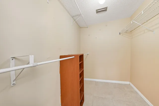 $1,690 | 7091 Golf Colony 203 Ct Lake, Unit 203, Lake Worth, FL 33467