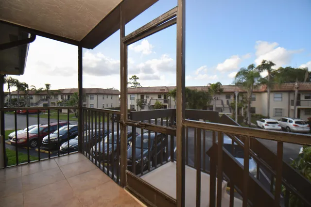 $1,690 | 7091 Golf Colony 203 Ct Lake, Unit 203, Lake Worth, FL 33467